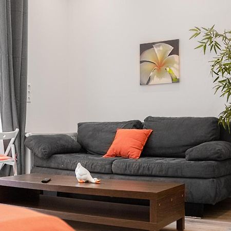 וינה Fullfilling 3Br Shared Apartment With Pleasing Patio מראה חיצוני תמונה