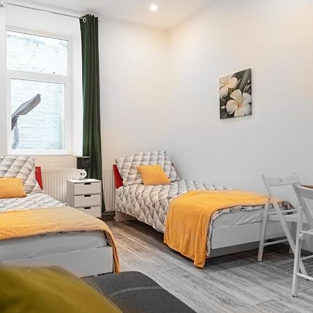 וינה Fullfilling 3Br Shared Apartment With Pleasing Patio מראה חיצוני תמונה