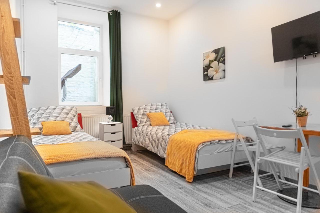 וינה Fullfilling 3Br Shared Apartment With Pleasing Patio מראה חיצוני תמונה