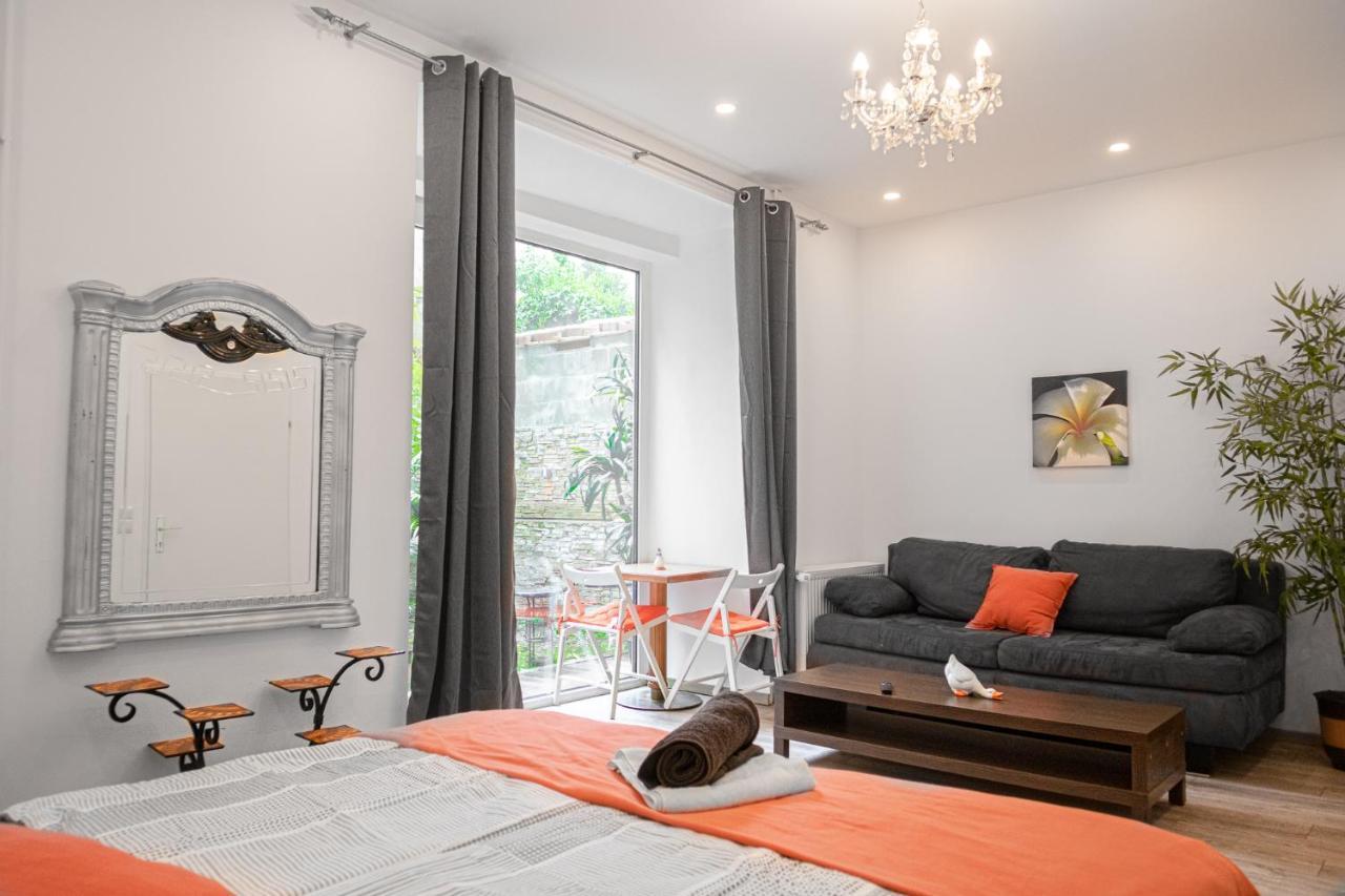וינה Fullfilling 3Br Shared Apartment With Pleasing Patio מראה חיצוני תמונה