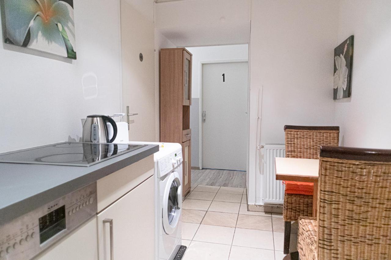 וינה Fullfilling 3Br Shared Apartment With Pleasing Patio מראה חיצוני תמונה