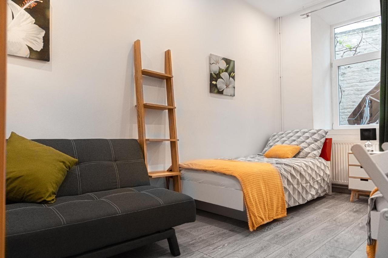 וינה Fullfilling 3Br Shared Apartment With Pleasing Patio מראה חיצוני תמונה