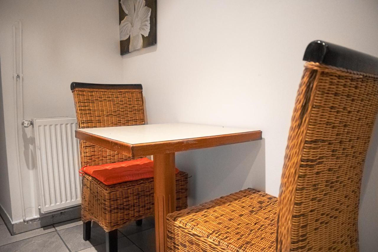 וינה Fullfilling 3Br Shared Apartment With Pleasing Patio מראה חיצוני תמונה
