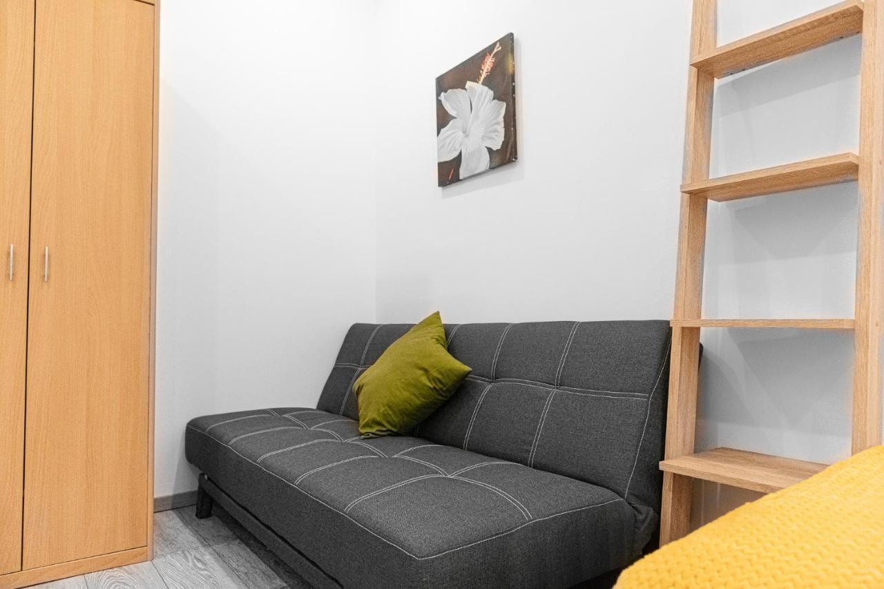 וינה Fullfilling 3Br Shared Apartment With Pleasing Patio מראה חיצוני תמונה