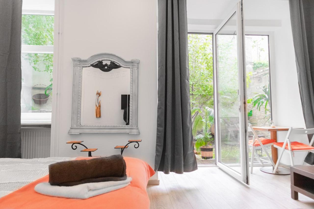 וינה Fullfilling 3Br Shared Apartment With Pleasing Patio מראה חיצוני תמונה