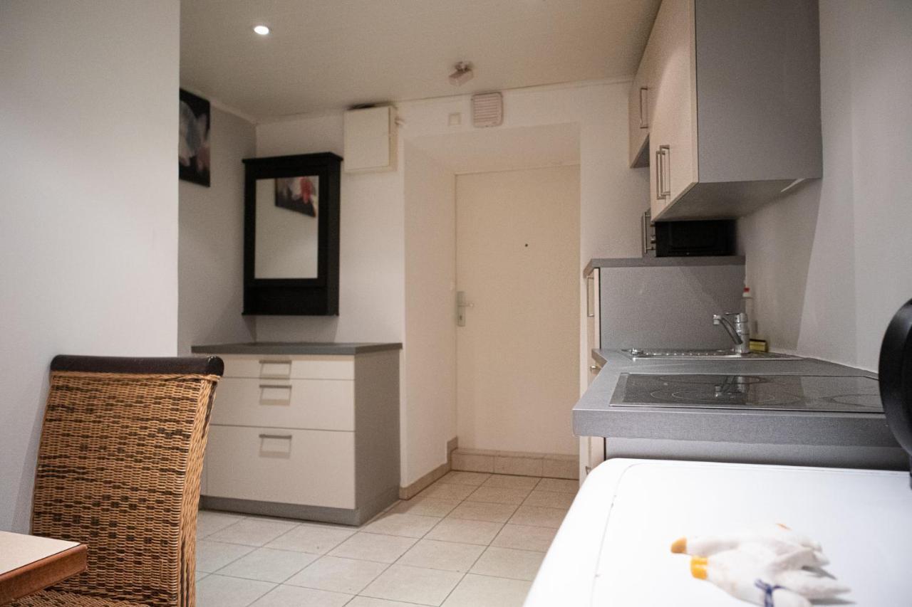וינה Fullfilling 3Br Shared Apartment With Pleasing Patio מראה חיצוני תמונה