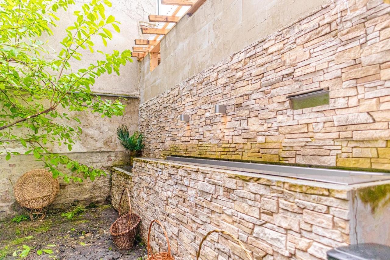 וינה Fullfilling 3Br Shared Apartment With Pleasing Patio מראה חיצוני תמונה