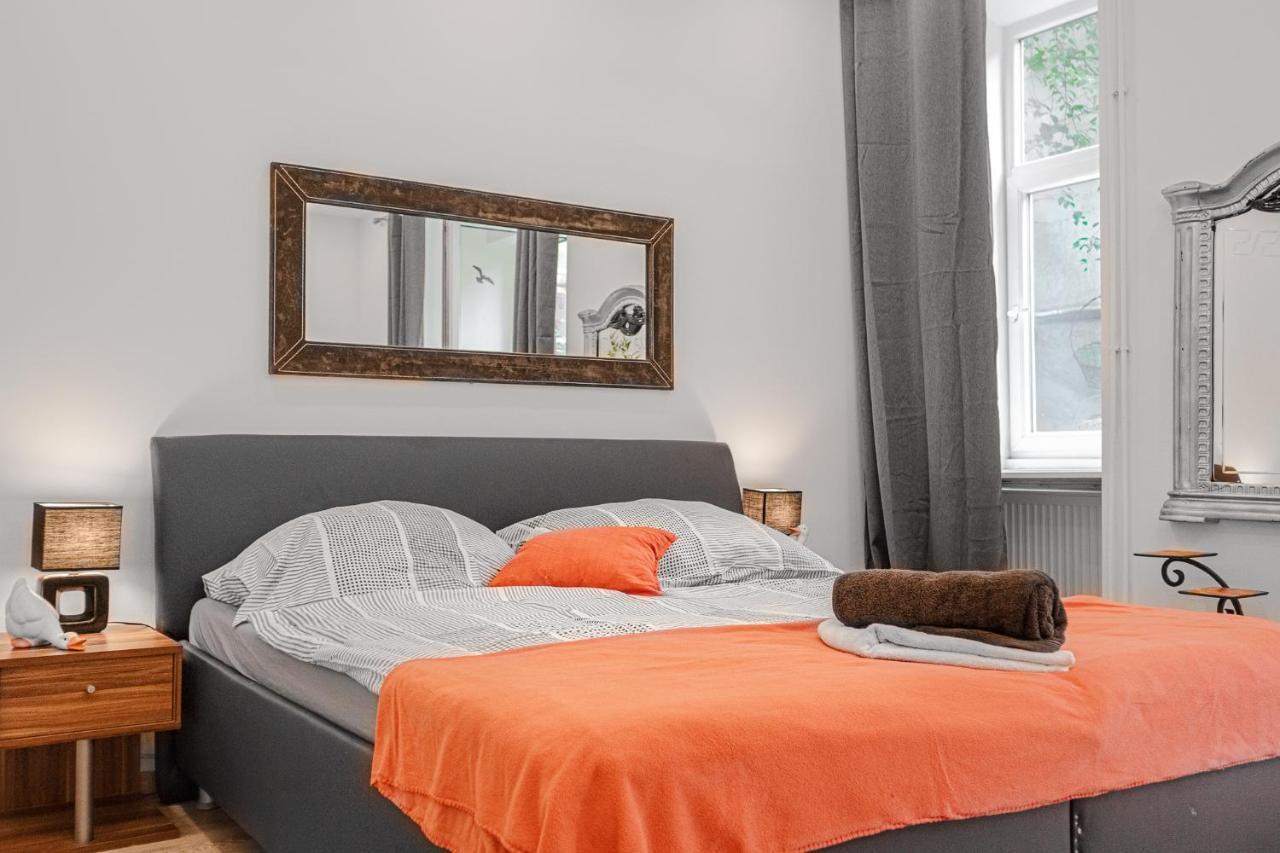 וינה Fullfilling 3Br Shared Apartment With Pleasing Patio מראה חיצוני תמונה