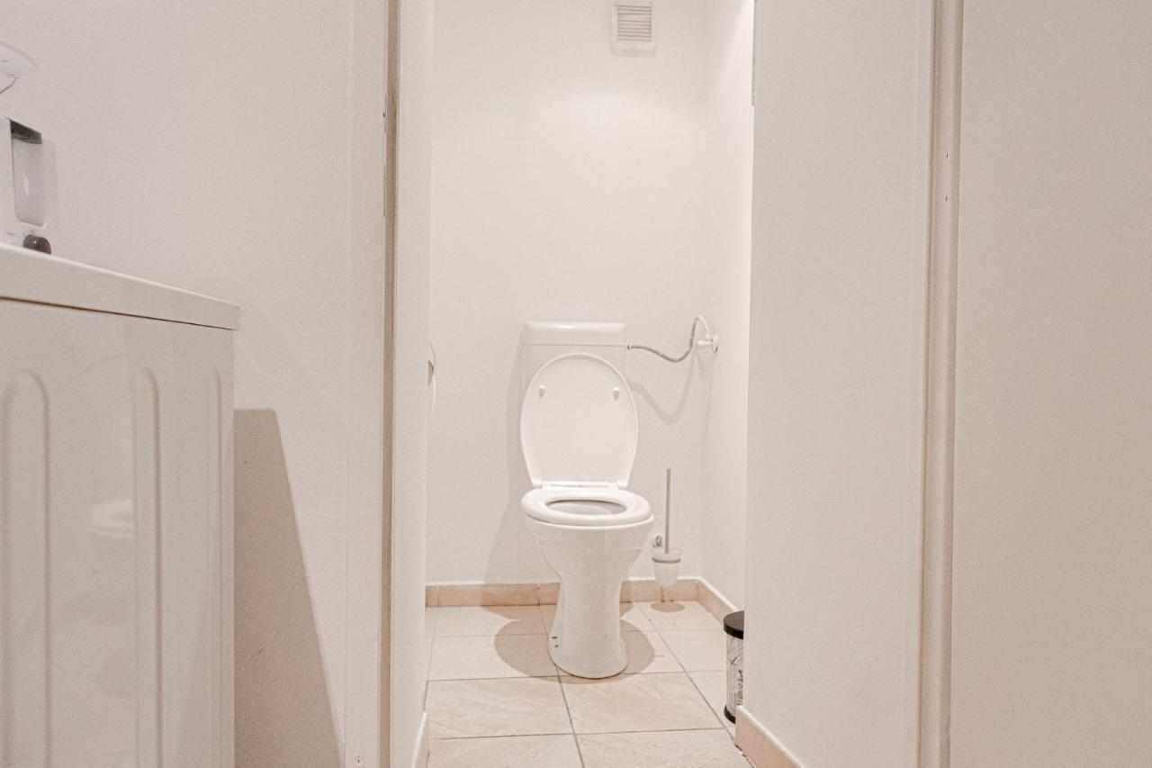 וינה Fullfilling 3Br Shared Apartment With Pleasing Patio מראה חיצוני תמונה